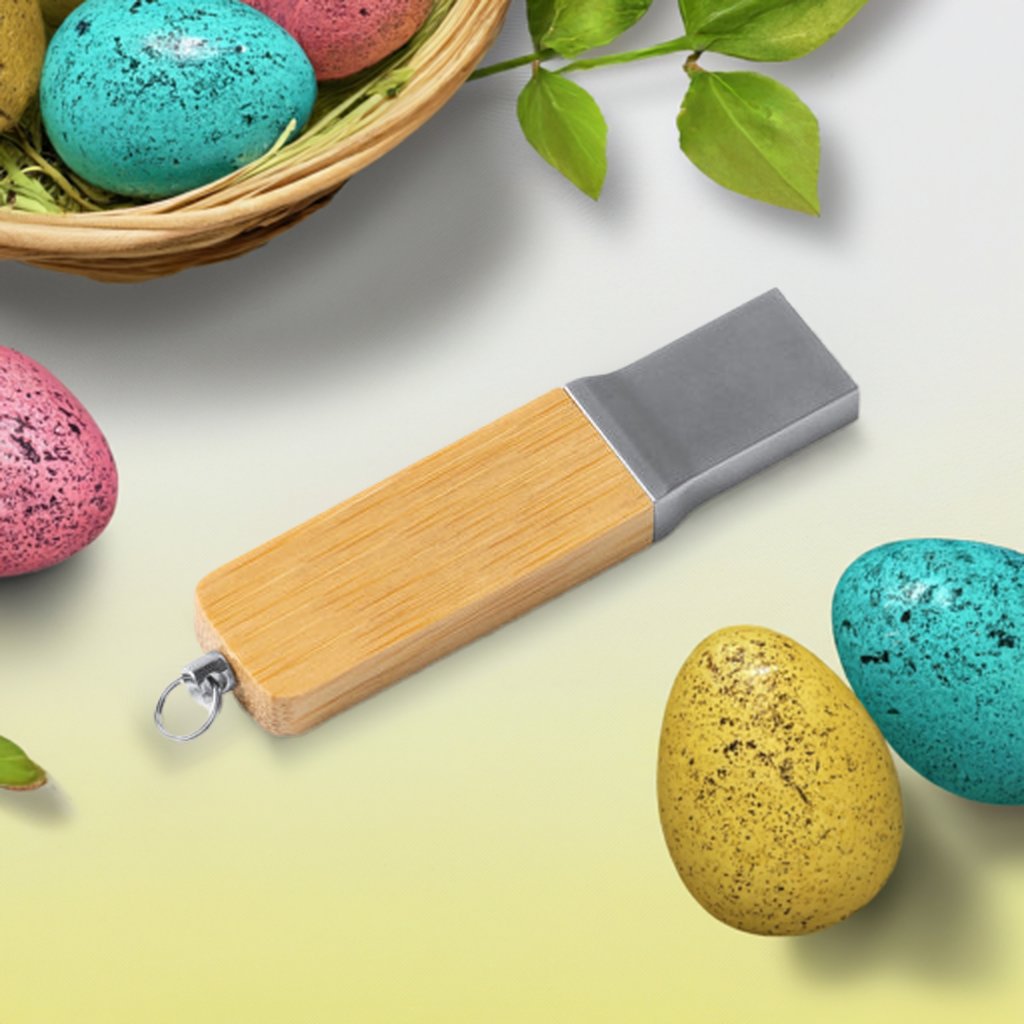 Clé USB avec structure principale en bambou naturel.